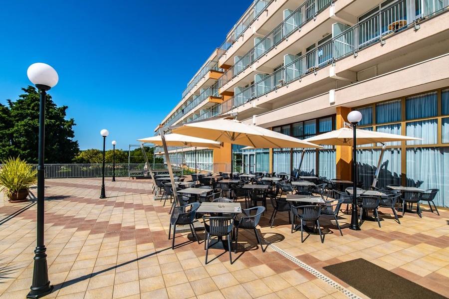 Arena Hotel Holiday 梅杜林 外观 照片