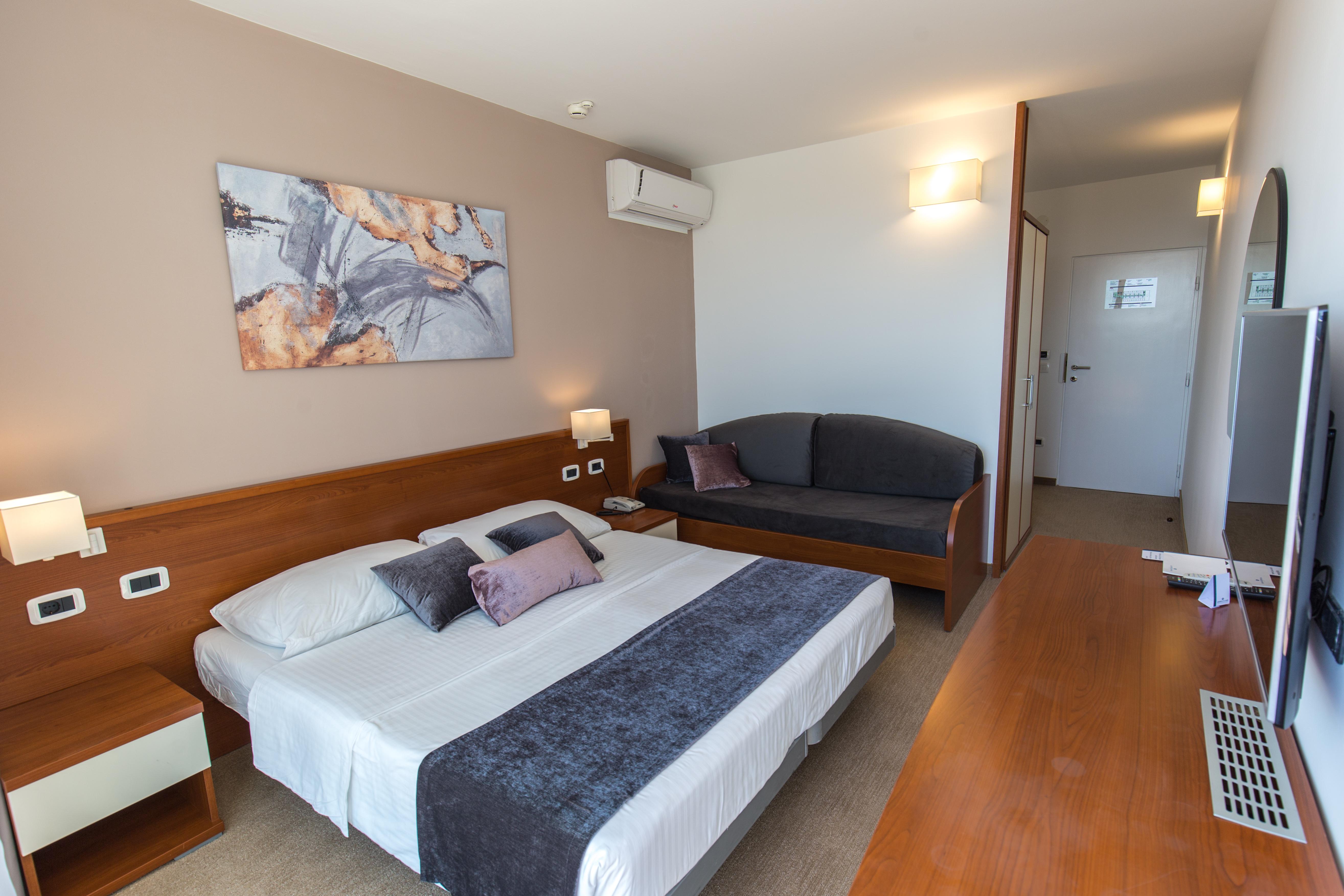 Arena Hotel Holiday 梅杜林 外观 照片