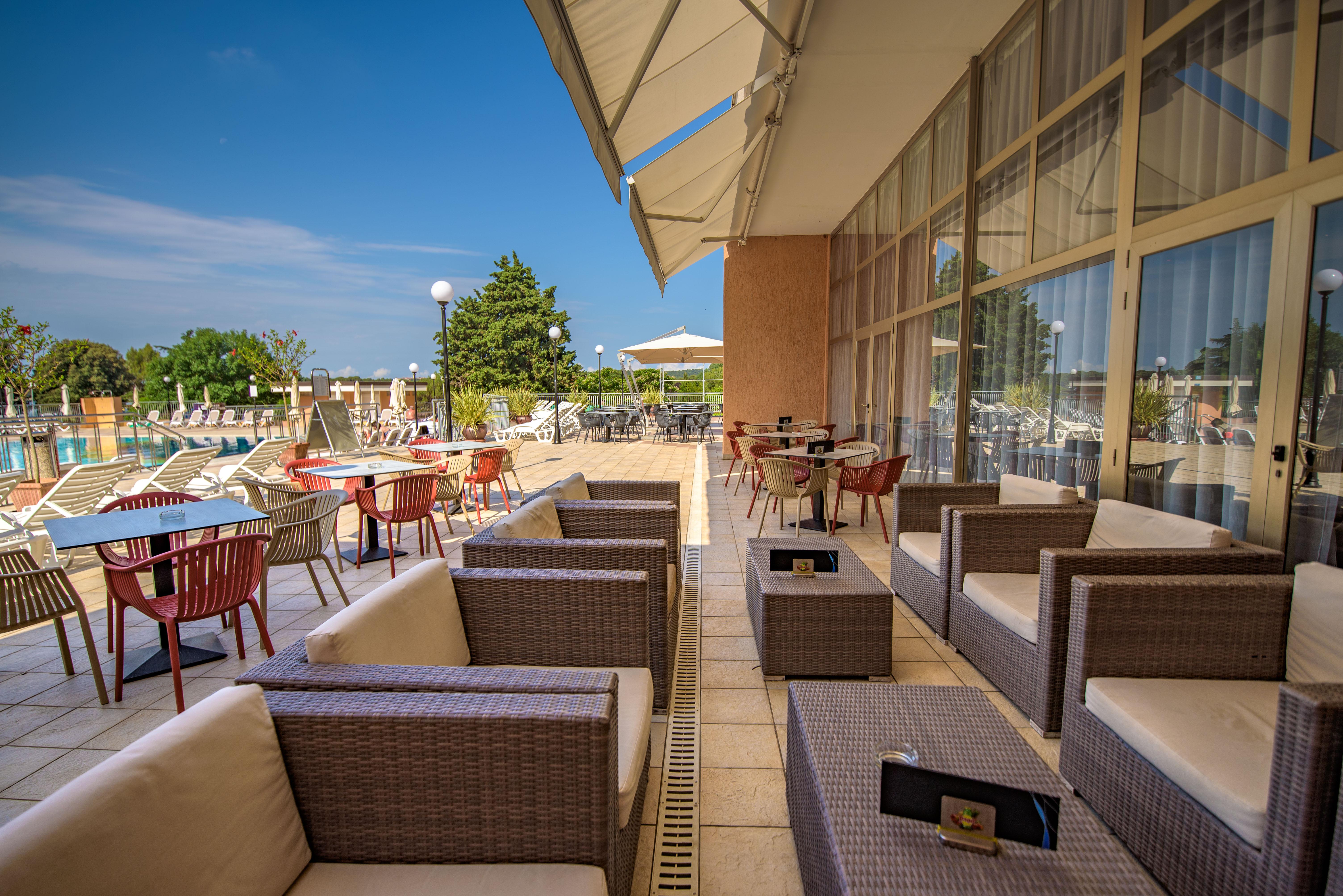 Arena Hotel Holiday 梅杜林 外观 照片