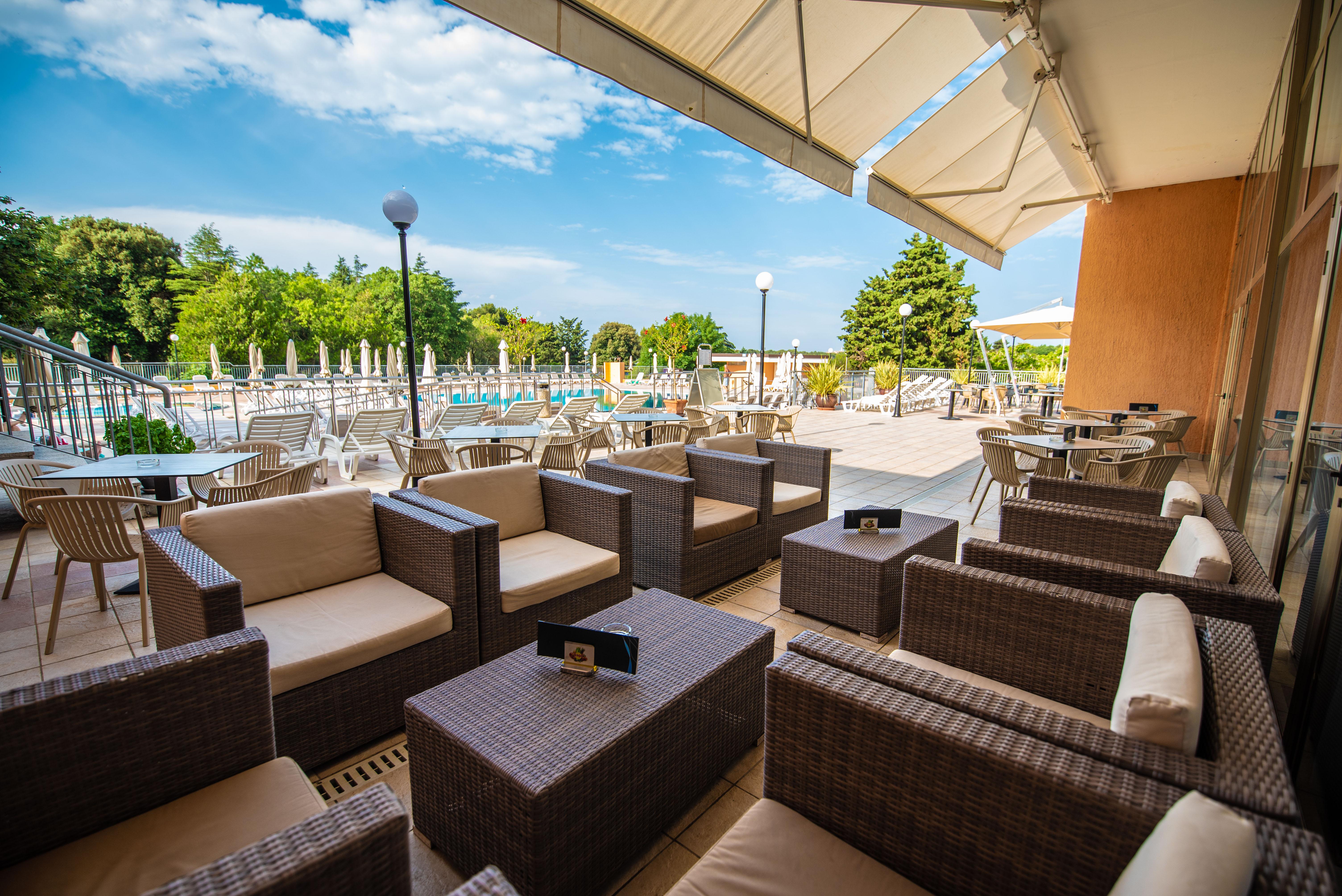 Arena Hotel Holiday 梅杜林 外观 照片