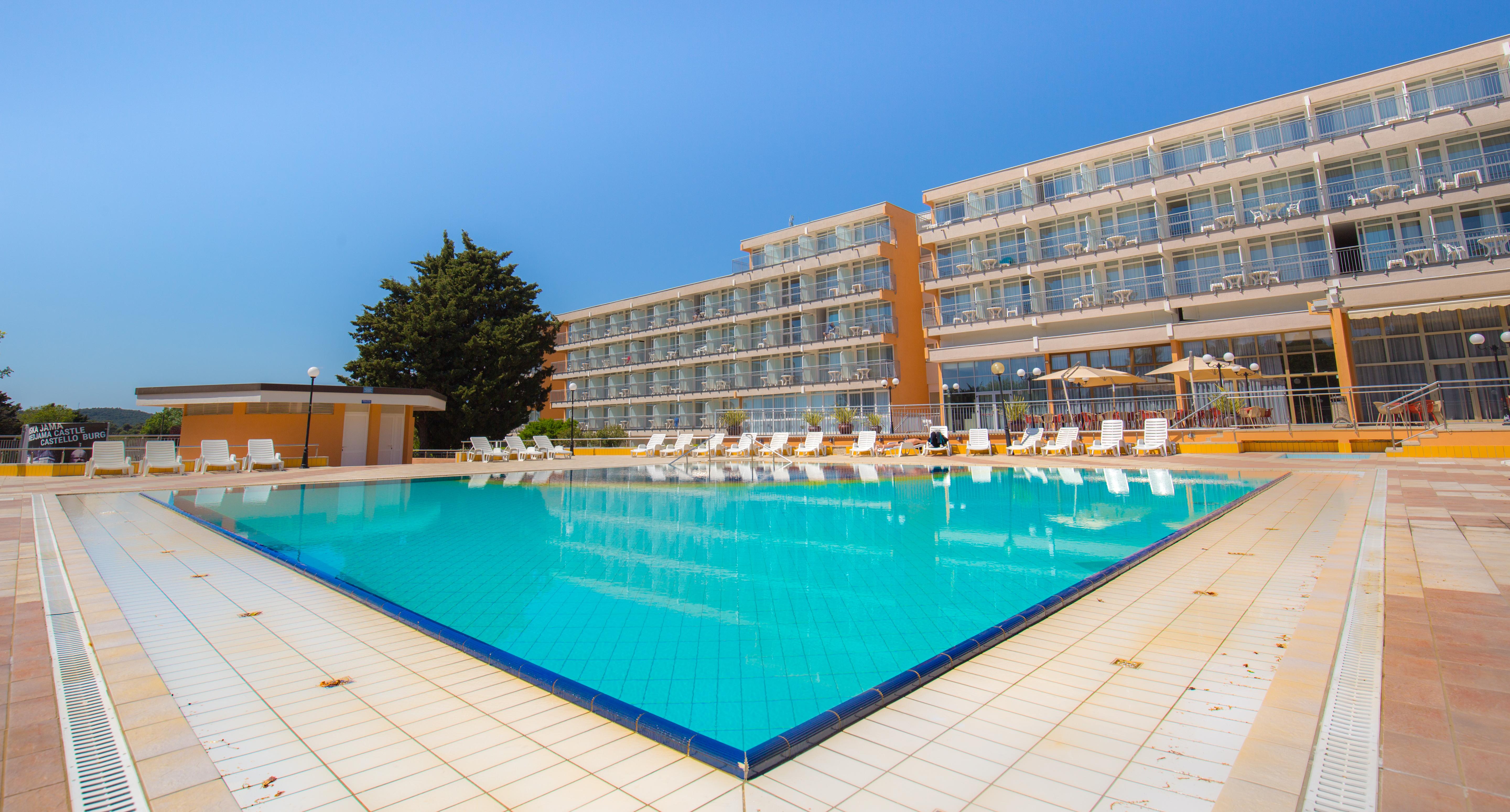 Arena Hotel Holiday 梅杜林 外观 照片