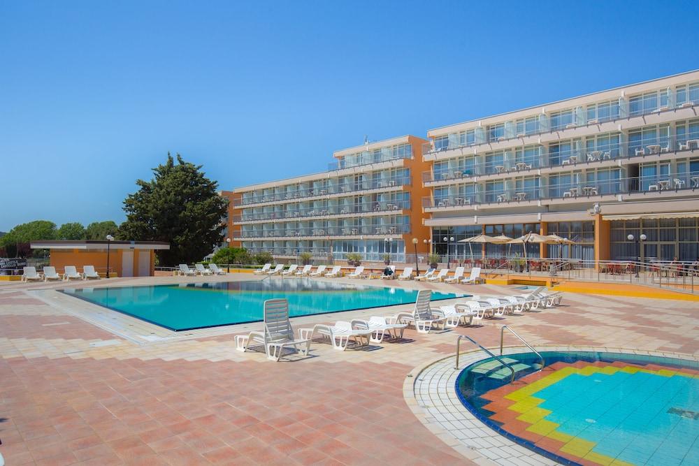 Arena Hotel Holiday 梅杜林 外观 照片
