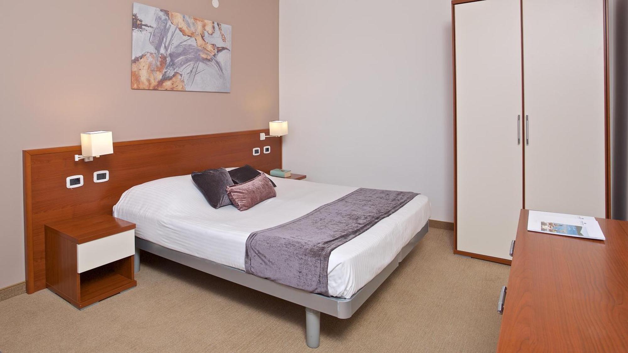 Arena Hotel Holiday 梅杜林 外观 照片