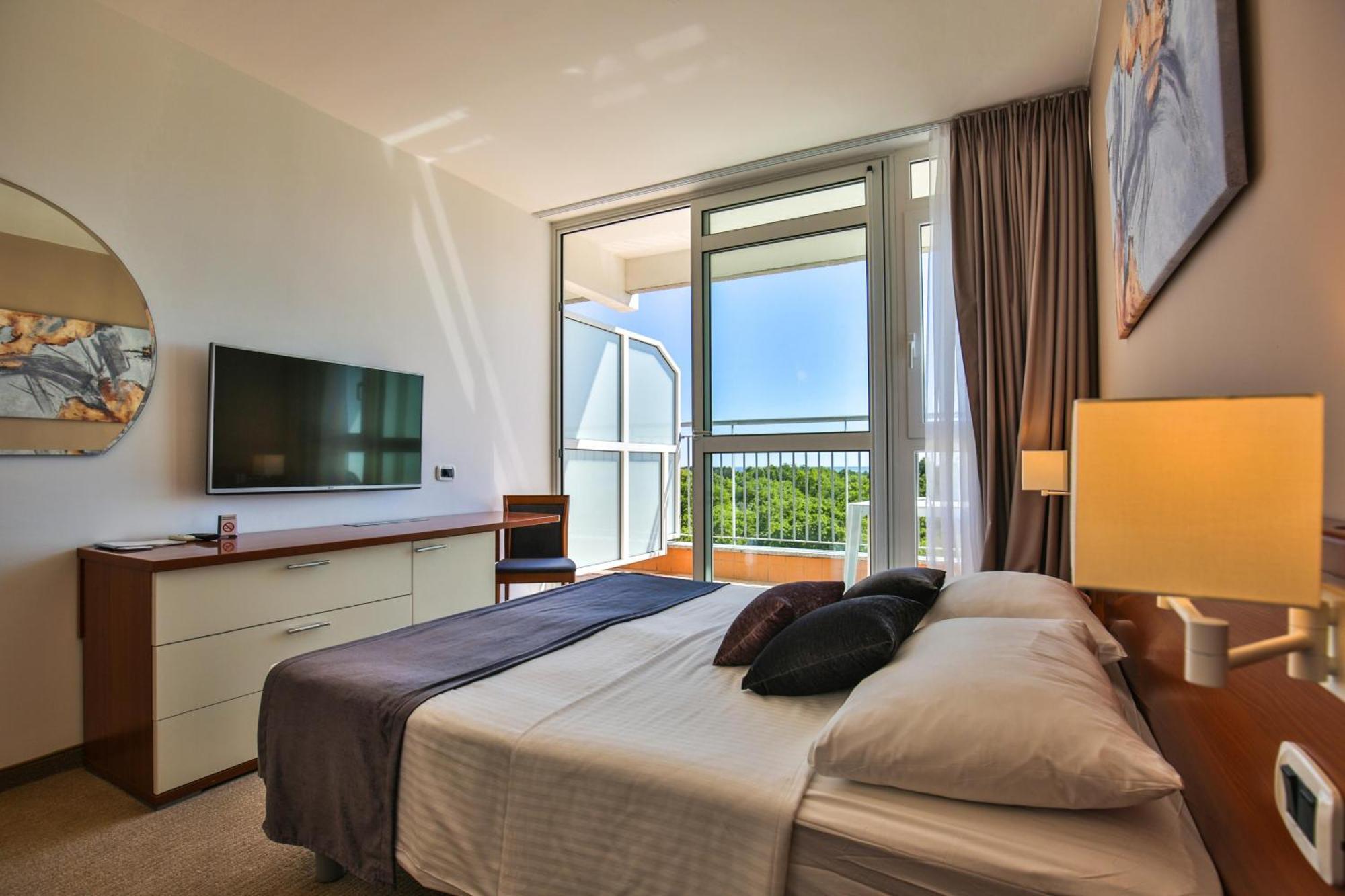 Arena Hotel Holiday 梅杜林 外观 照片