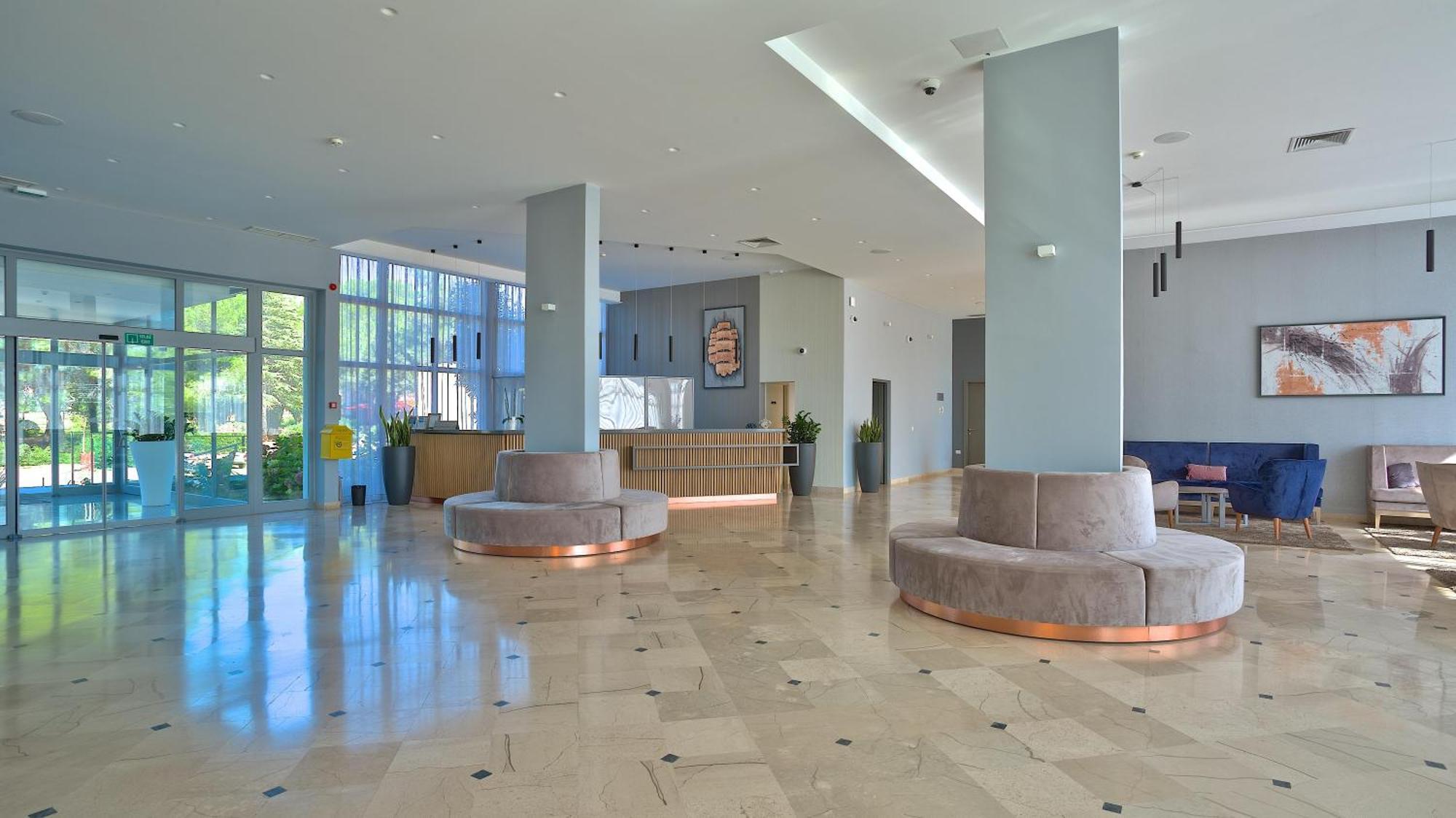 Arena Hotel Holiday 梅杜林 外观 照片