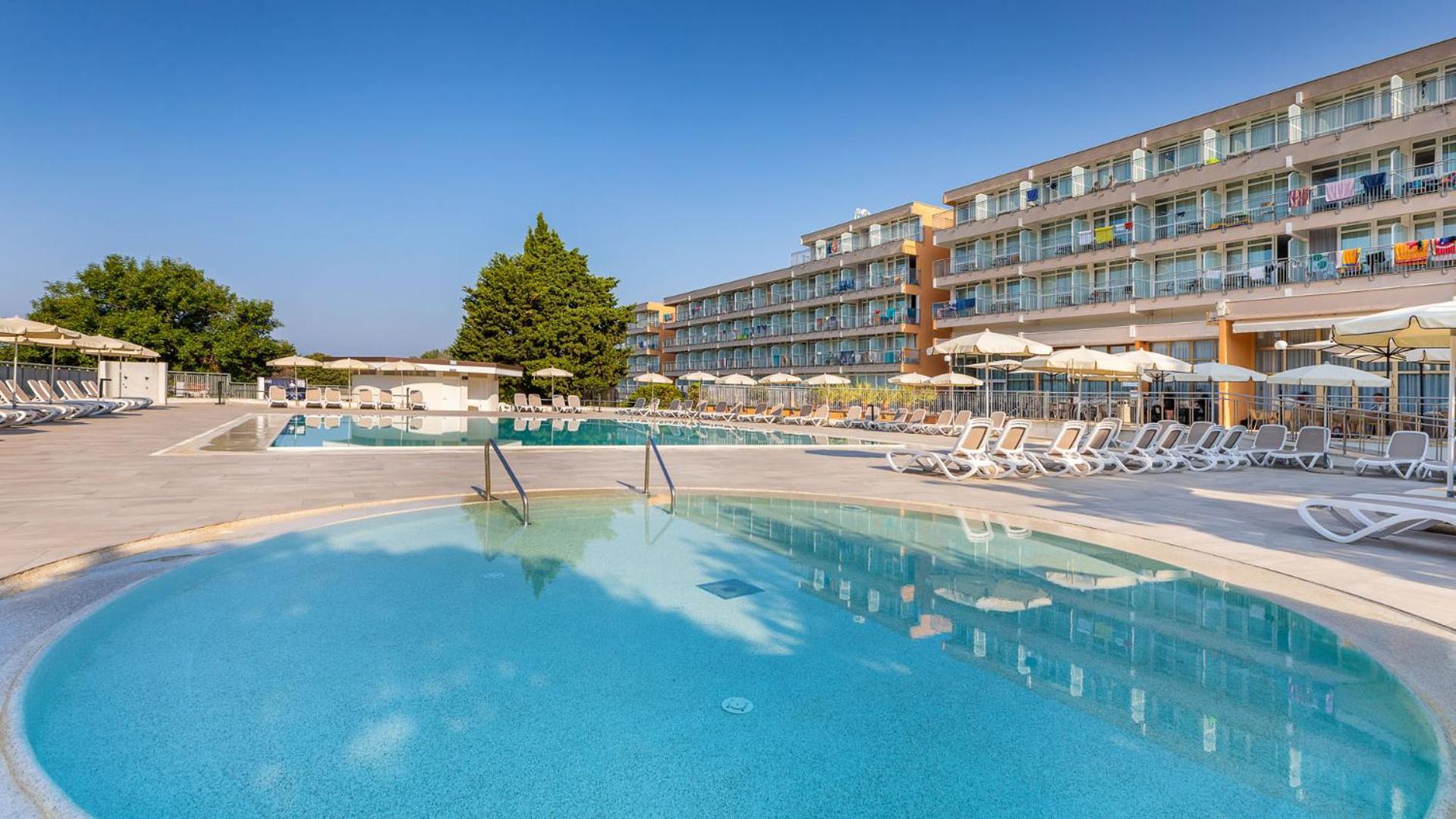 Arena Hotel Holiday 梅杜林 外观 照片