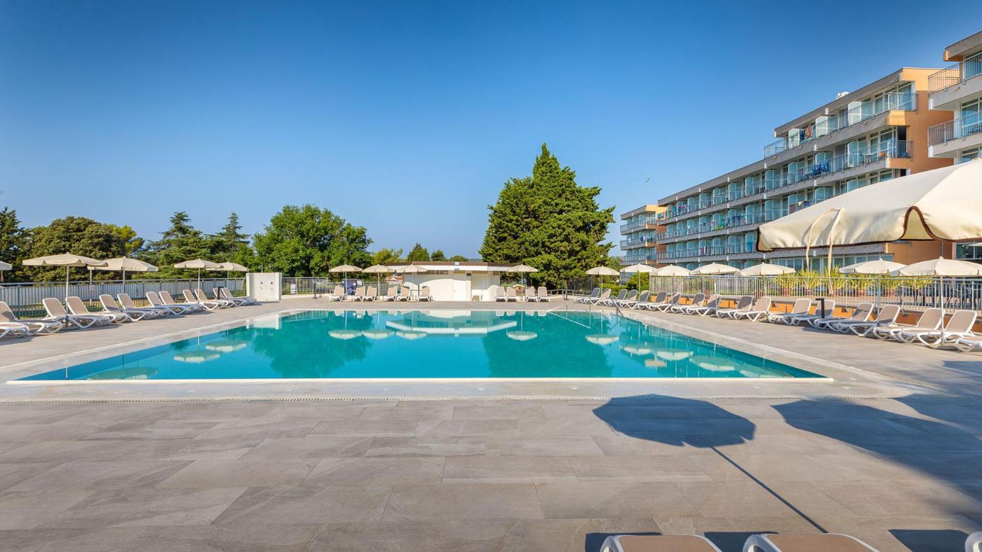 Arena Hotel Holiday 梅杜林 外观 照片