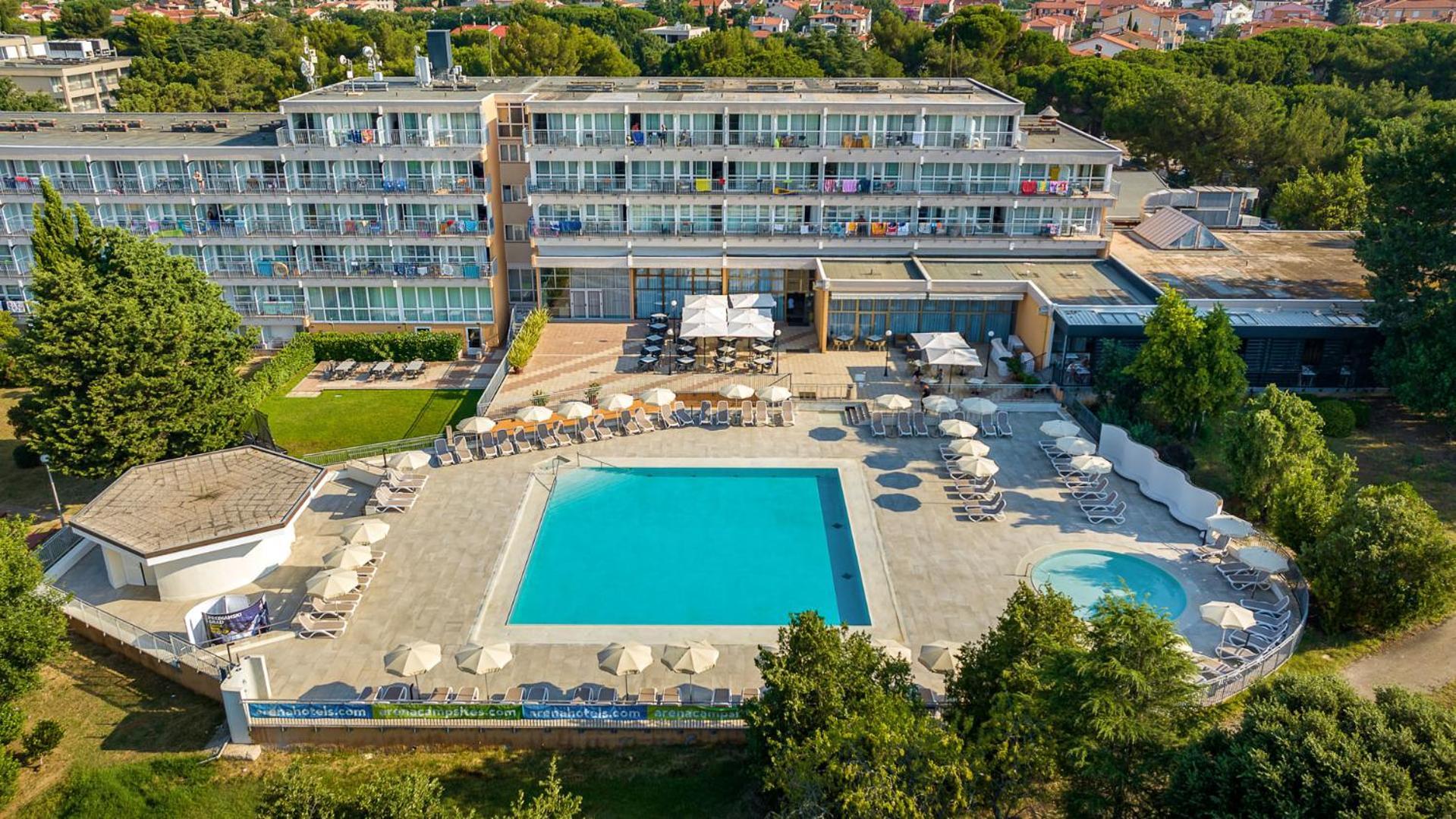 Arena Hotel Holiday 梅杜林 外观 照片