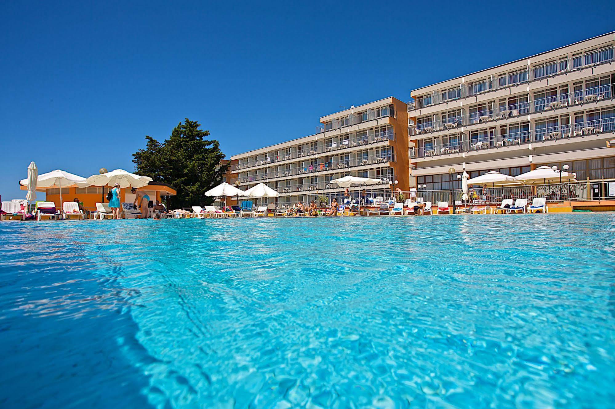 Arena Hotel Holiday 梅杜林 外观 照片